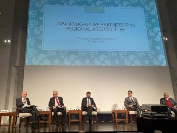 第17回日本・シンガポール・シンポジウムのステージ上の出席者