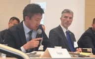 発言する代表団の様子