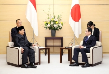 岸田総理大臣とプラボウォ次期インドネシア大統領の会談の様子