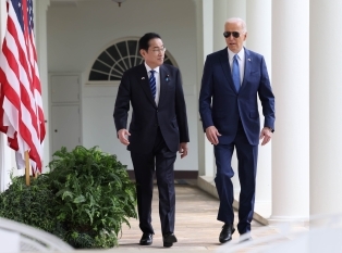日米首脳会談に向かう両首脳の様子