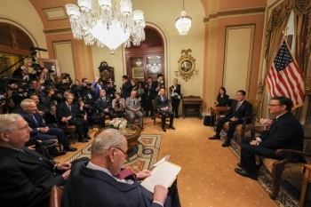 米国連邦議会上下両院指導部と懇談する岸田総理大臣