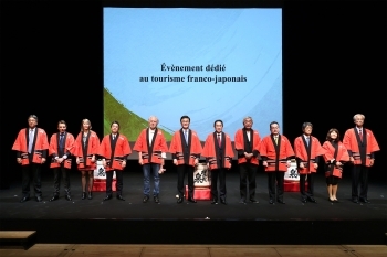(写真)日仏観光イベントに出席する岸田総理と出席者