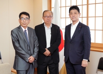 ミャンマー少数民族組織の代表等の表敬を受ける高村外務大臣政務官