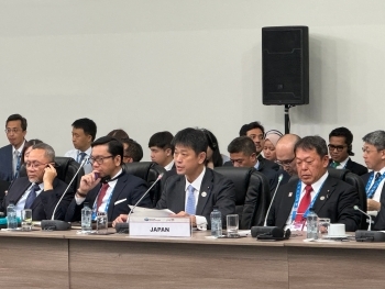 発言する高村政務官の様子