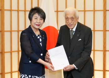 辞令を交付の様子