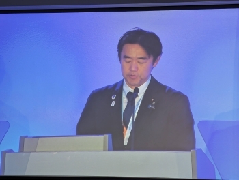 (近影)小島嶼開発途上国(SIDS)国際会議全体会合においてステートメントを読み上げる穂坂外務大臣政務官