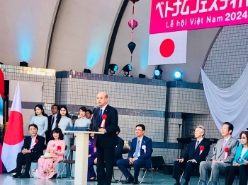 ベトナムフェスティバル2024開会式で挨拶を行う柘植外務副大臣