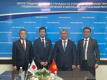 ダルマンク・キルギス移民省次官との会談