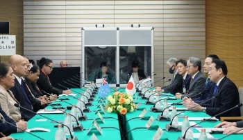 岸田総理大臣とテオ・ツバル首相との会談の様子