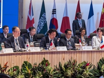 G20開発大臣会合で発言をする穂坂外務大臣政務官