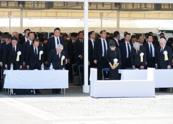 上川大臣の式典参列の様子
