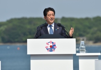 (議長国会見に臨む安倍総理大臣)