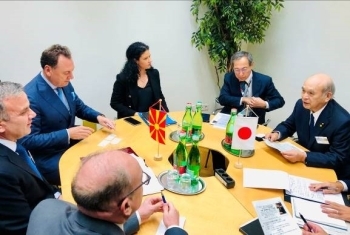 柘植副大臣とディミトロフスキ北マケドニア外務・貿易副大臣との会談風景