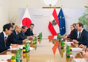 柘植副大臣とニコラウス・マルシック・オーストリア欧州・国際関係省事務次官との会談風景