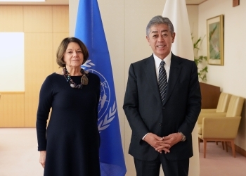 笑顔の岩屋毅外務大臣とローズマリー・ディカルロ国連政務・平和構築担当事務次長