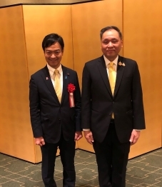 宮路外務副大臣とウィッチュ駐日タイ王国大使の写真