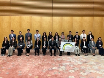表敬者との写真撮影