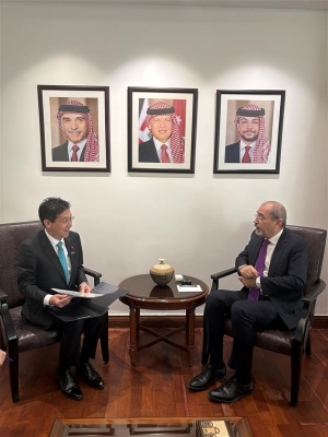 松本外務大臣政務官とサファディ・ヨルダン副首相兼外務・移民大臣との懇談の様子