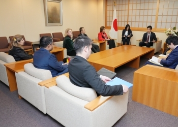 国際原子力機関(IAEA)理事の表敬を受ける宮路外務副大臣