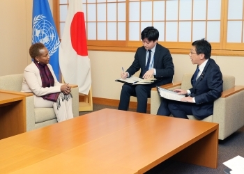 松本外務大臣政務官とムスヤ人道問題担当国連事務次長補兼緊急援助副調整官との懇談の様子