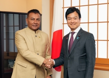 宮路副大臣とラムサループ・ガイアナ投資庁長官