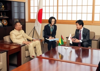 宮路副大臣とラムサループ・ガイアナ投資庁長官