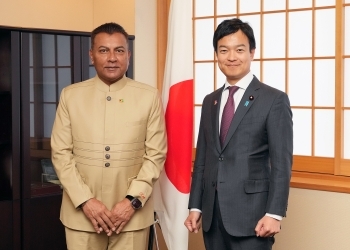 宮路副大臣とラムサループ・ガイアナ投資庁長官