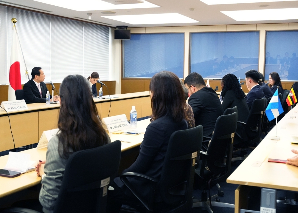 藤井副大臣と「プライマリー・コース」参加者との懇談の様子