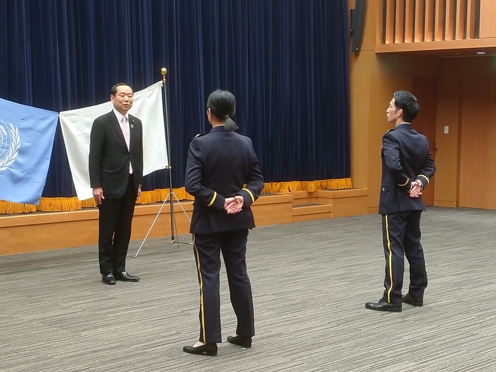 挨拶を行う藤井外務副大臣
