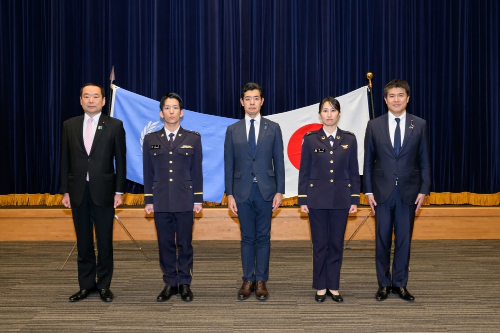 記念撮影(派遣2名+各政務)