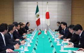 首脳会談が行われている様子(写真提供:内閣広報室)