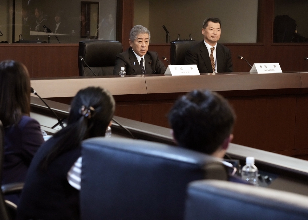 岩屋外務大臣と参加学生の意見交換