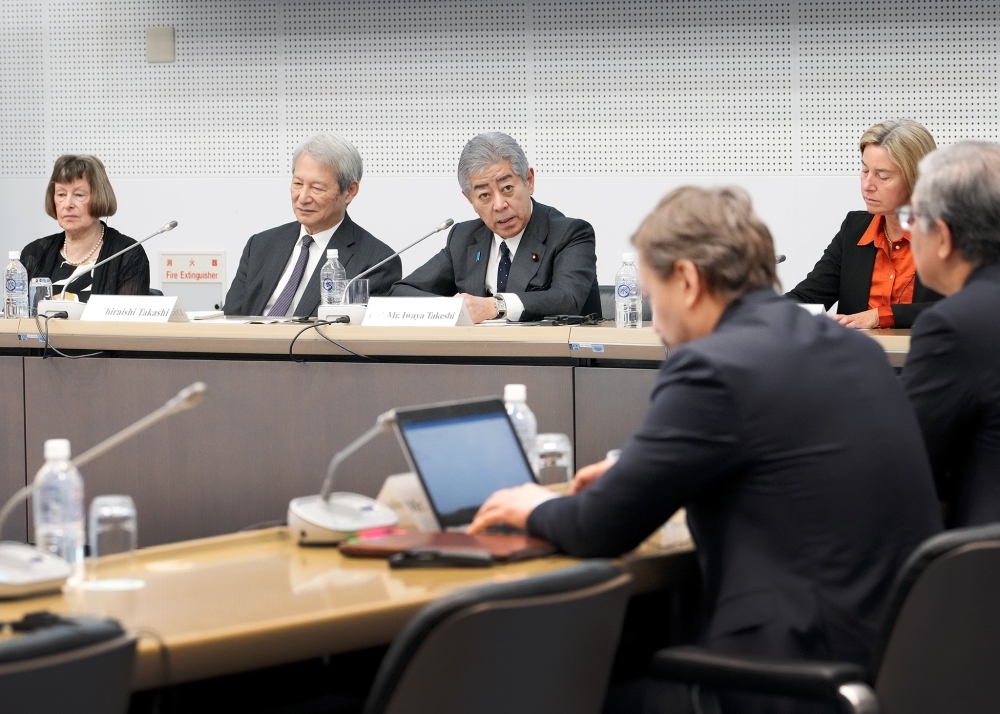 開会セッションにて発言する岩屋外務大臣