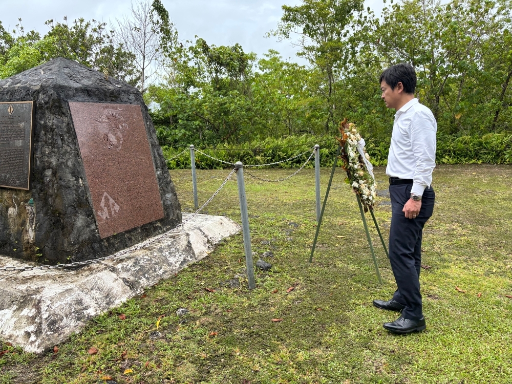 米海軍第一指令団慰霊碑