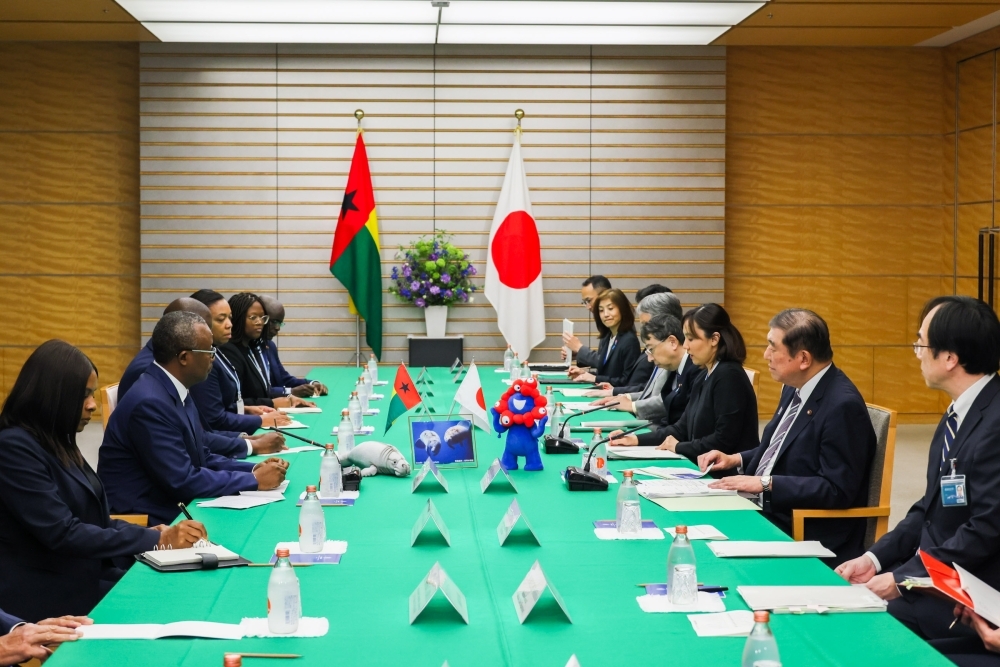 石破総理大臣とエンバロ・ギニアビサウ大統領との会談の様子