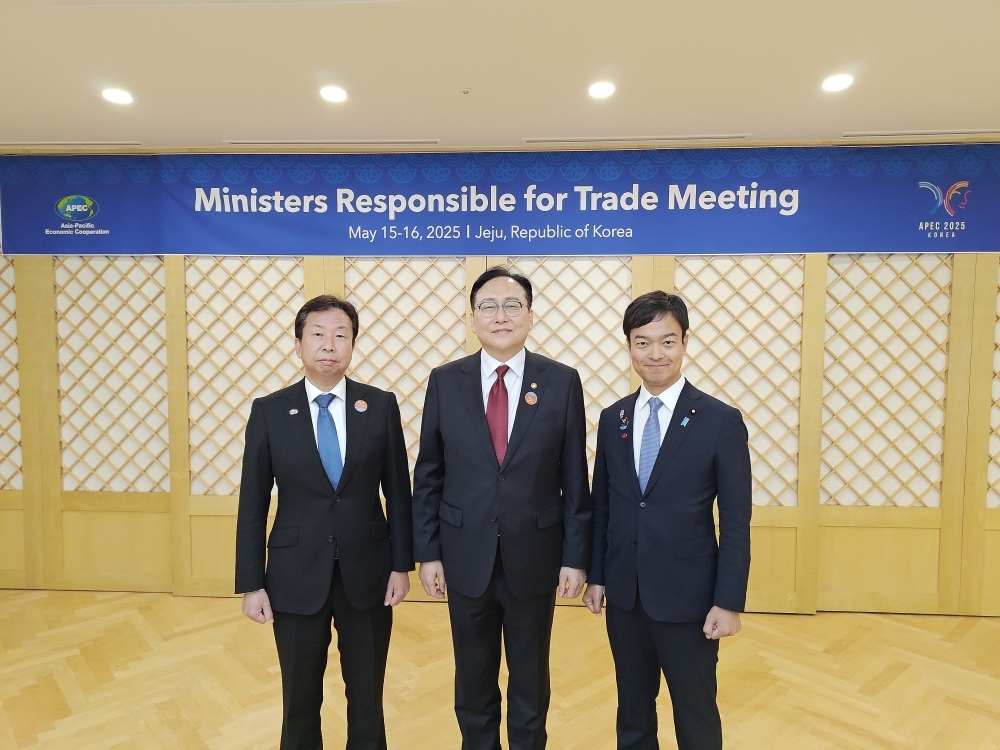 宮路外務副大臣、大串経済産業副大臣と鄭仁教(チョン・インギョ)韓国産業通商資源部通商交渉本部長