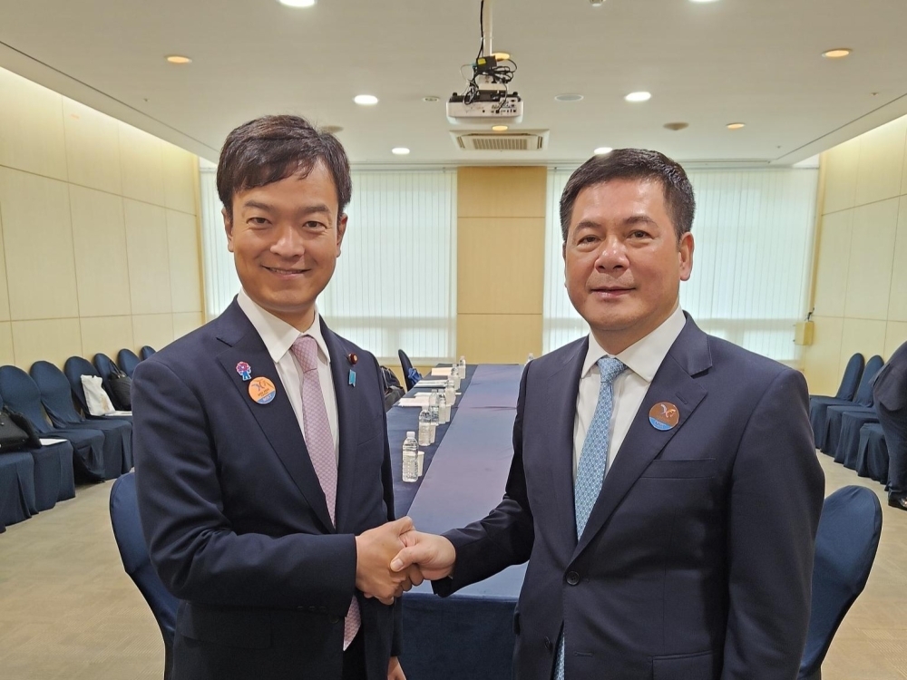 宮路副大臣とグエン・ホン・ジエン・ベトナム社会主義共和国商工大臣