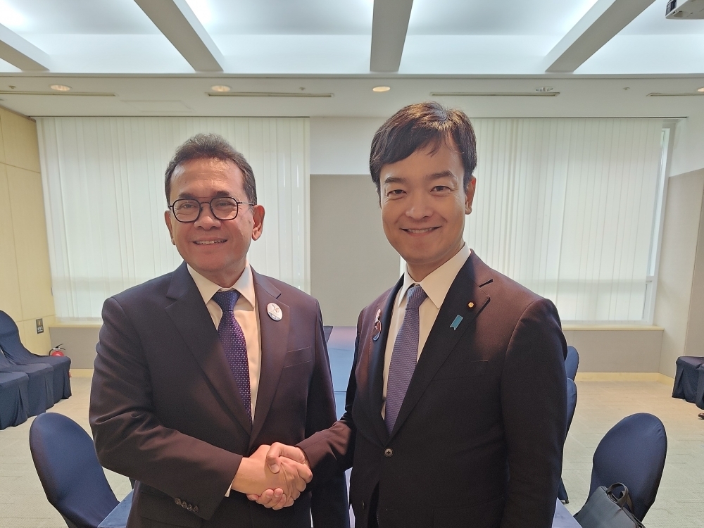 宮路副大臣とブディ・サントソ・インドネシア共和国商業大臣