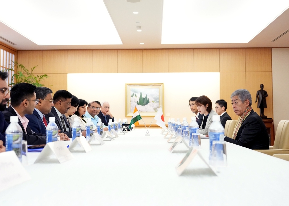 インド国会議員団と会談する岩屋外務大臣