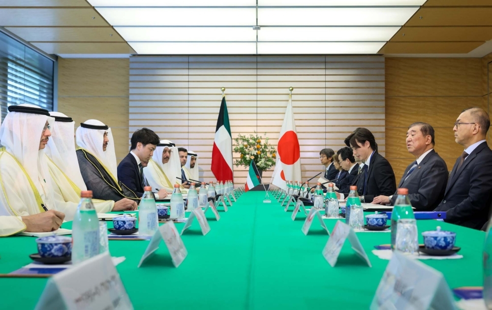 石破総理大臣とサバーハ・ハーリド・クウェート国皇太子殿下との会談の様子