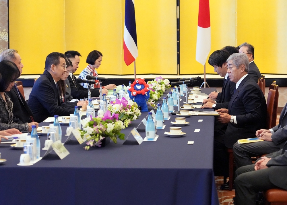 マーリット・サギアムポン・タイ王国外務大臣と会談する岩屋外務大臣