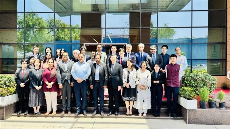 会議参加者集合写真