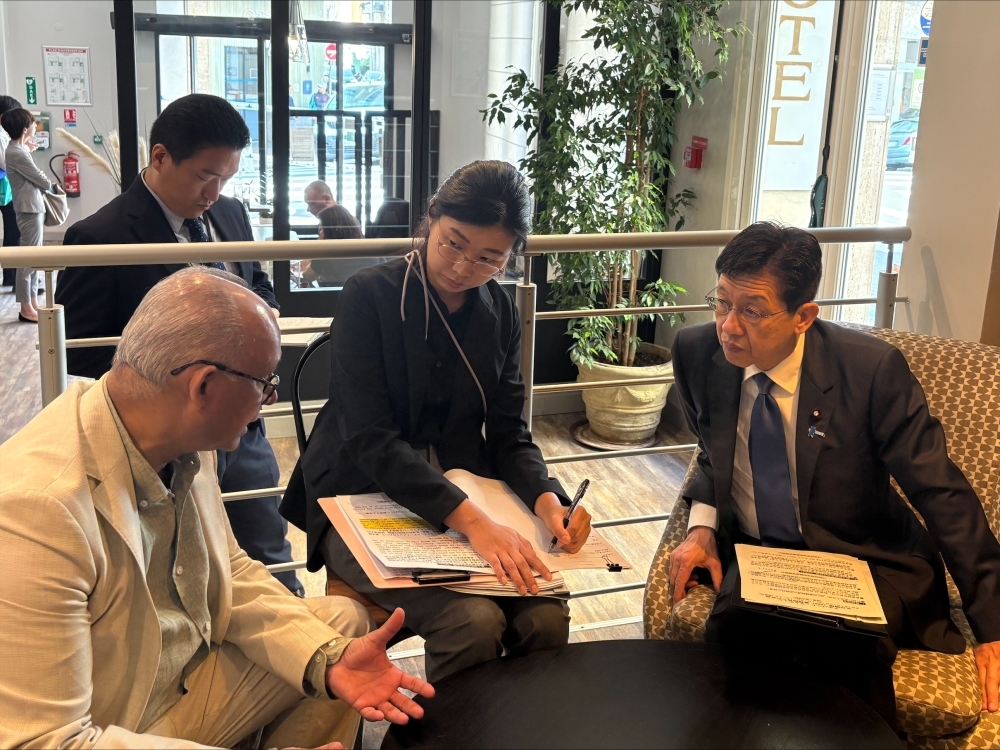 松本外務大臣政務官とラムディン米州機構事務総長との会談の様子