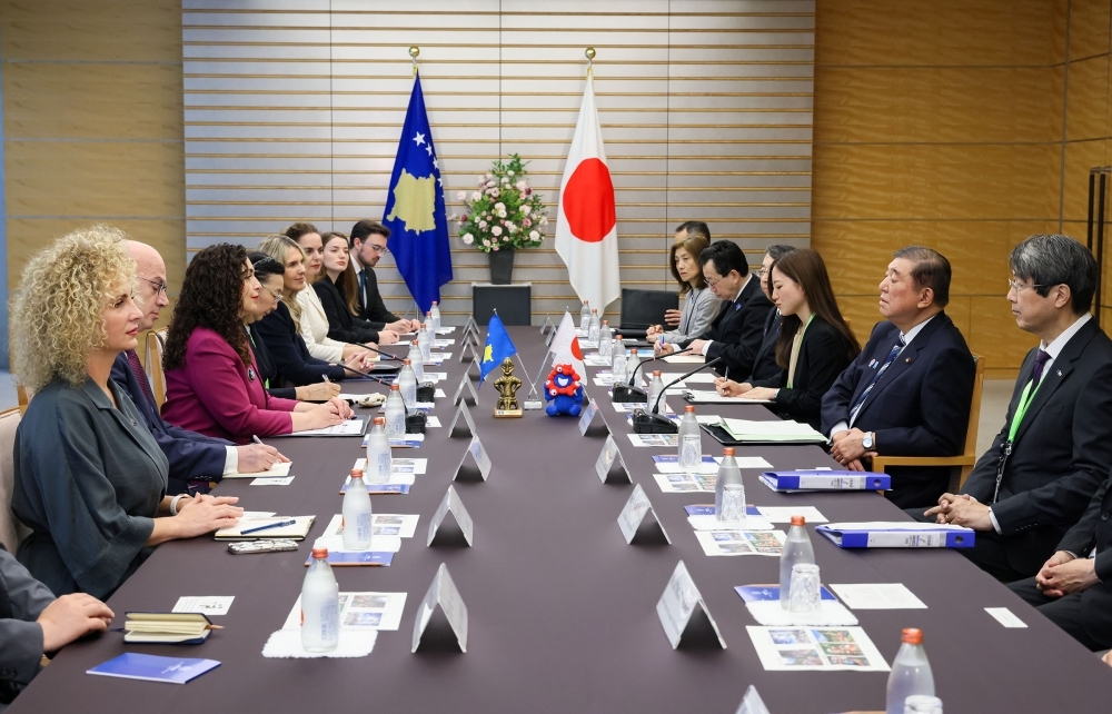 オスマニ大統領と会談する石破総理大臣