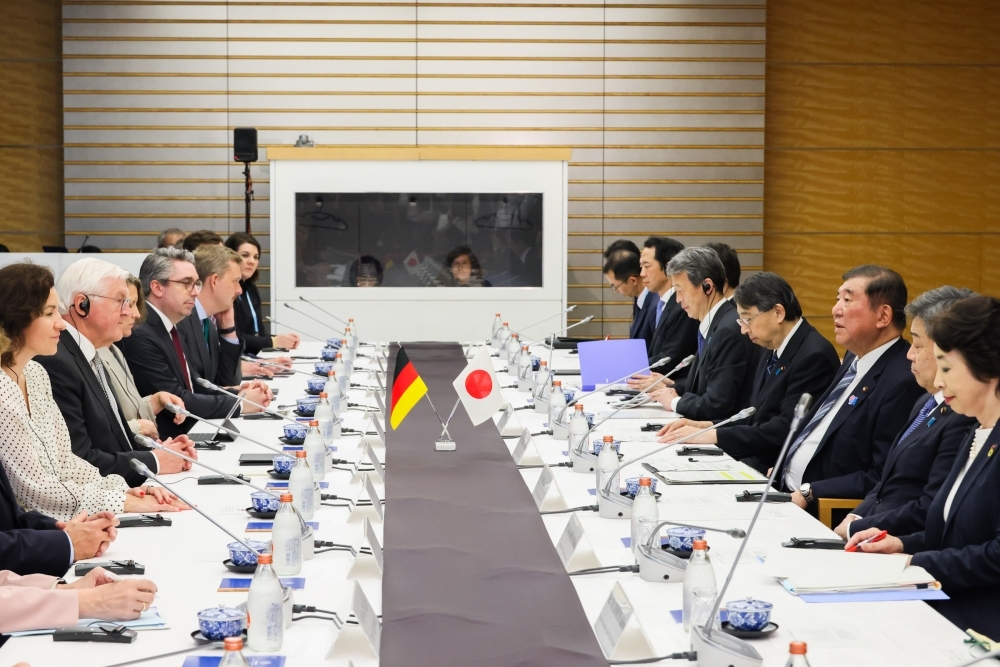 シュタンマイヤー大統領一行と会談する石破総理一行