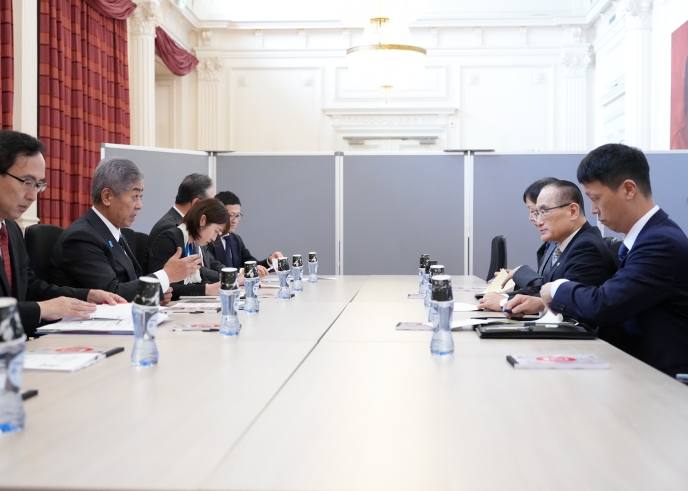 岩屋外務大臣と魏聖洛(ウィ・ソンナク)韓国国家安保室長との会談の様子