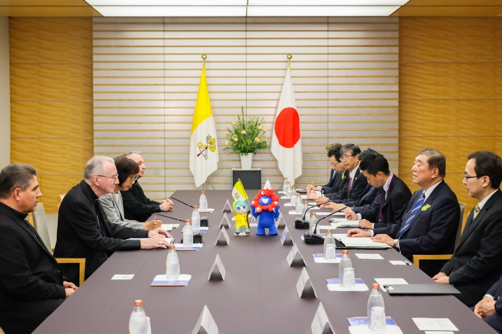 石破総理大臣とパロリン・ローマ教皇庁国務長官との会談の様子