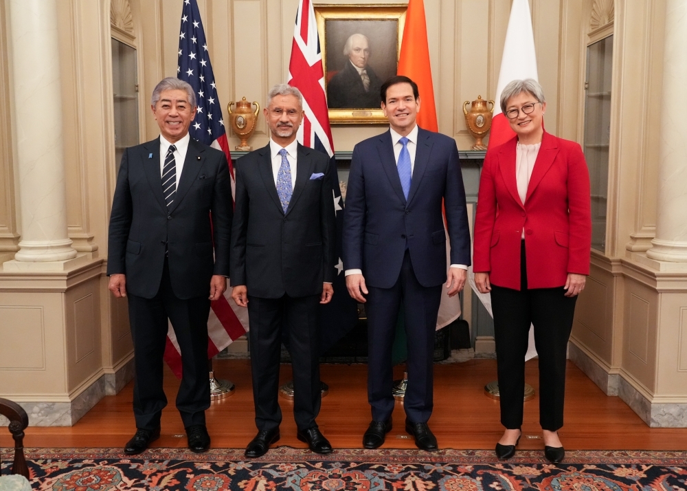 日米豪印外相による集合写真