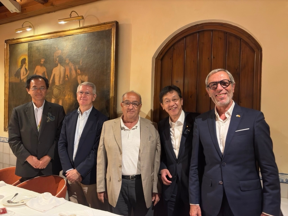 松本外務大臣政務官とホセ・ハポン・セビージャ在セビリア名誉総領事等の日スペイン関係有識者との夕食会の様子