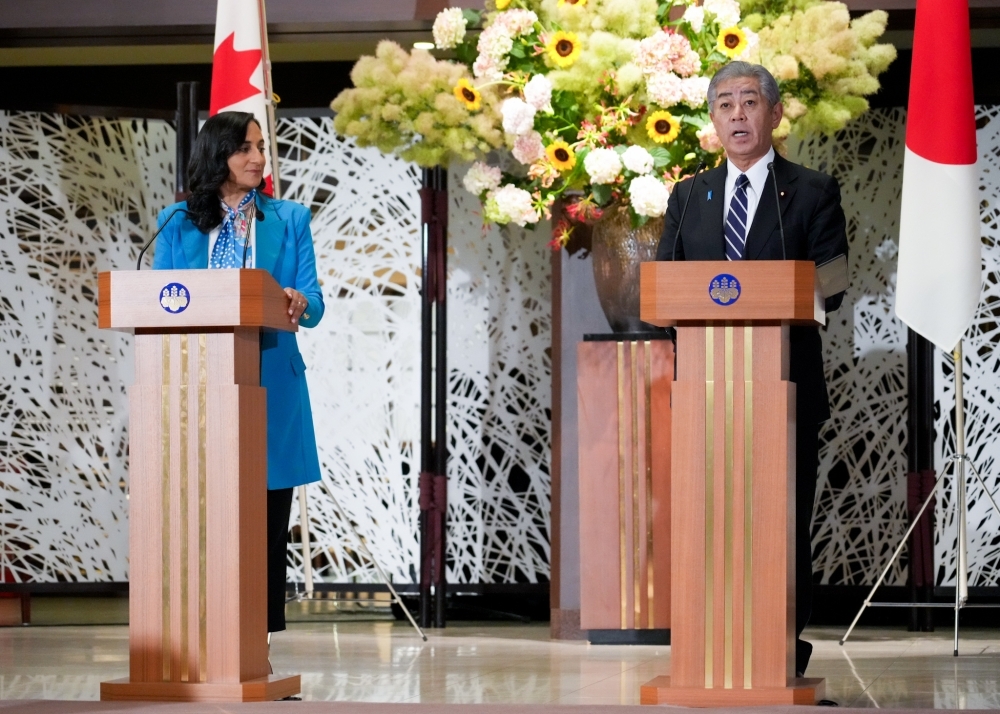 両外相による共同記者発表